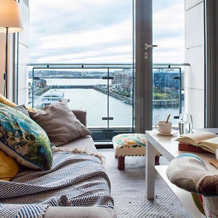 Stunning Mersey View Flat W Parking In Ливърпул Екстериор снимка
