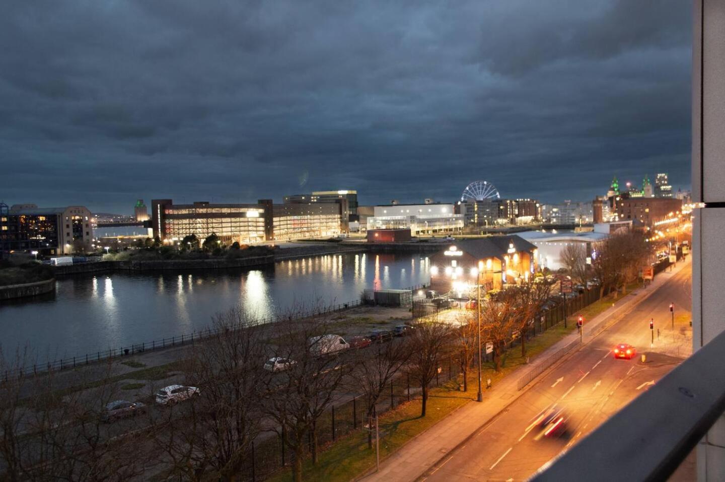 Stunning Mersey View Flat W Parking In Ливърпул Екстериор снимка