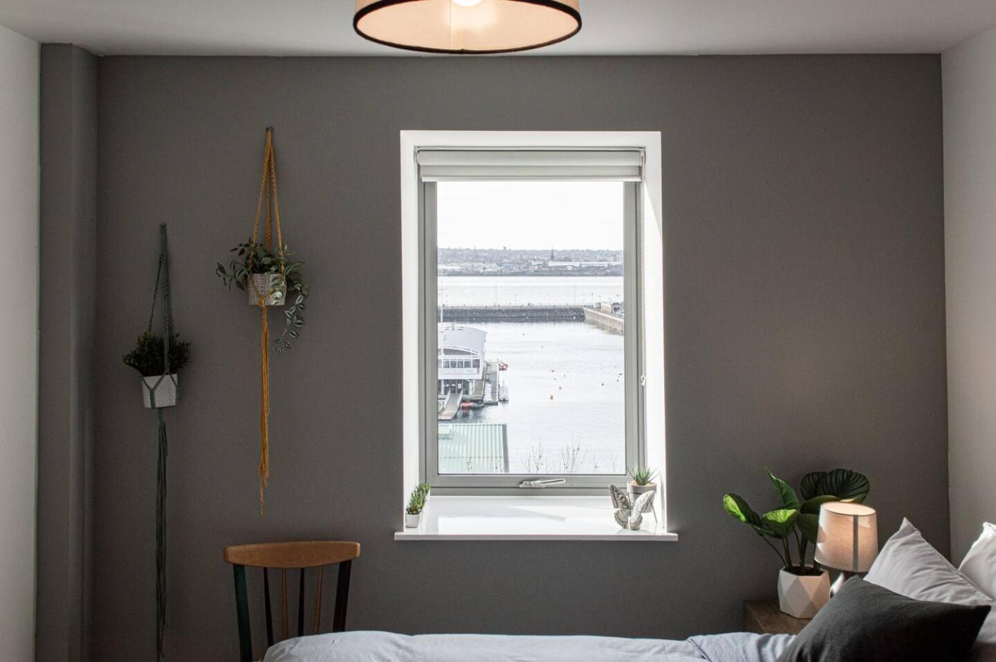 Stunning Mersey View Flat W Parking In Ливърпул Екстериор снимка