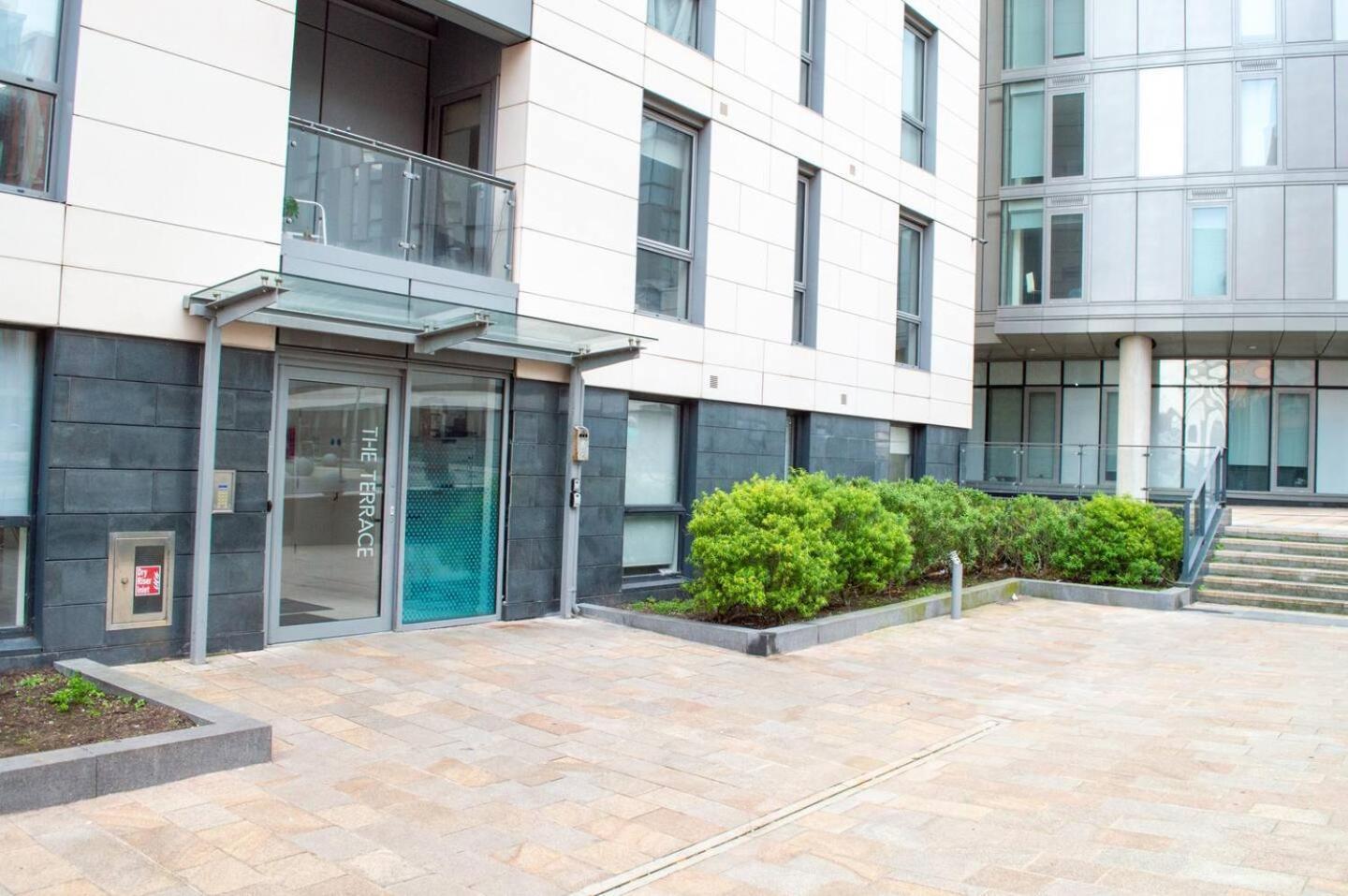 Stunning Mersey View Flat W Parking In Ливърпул Екстериор снимка