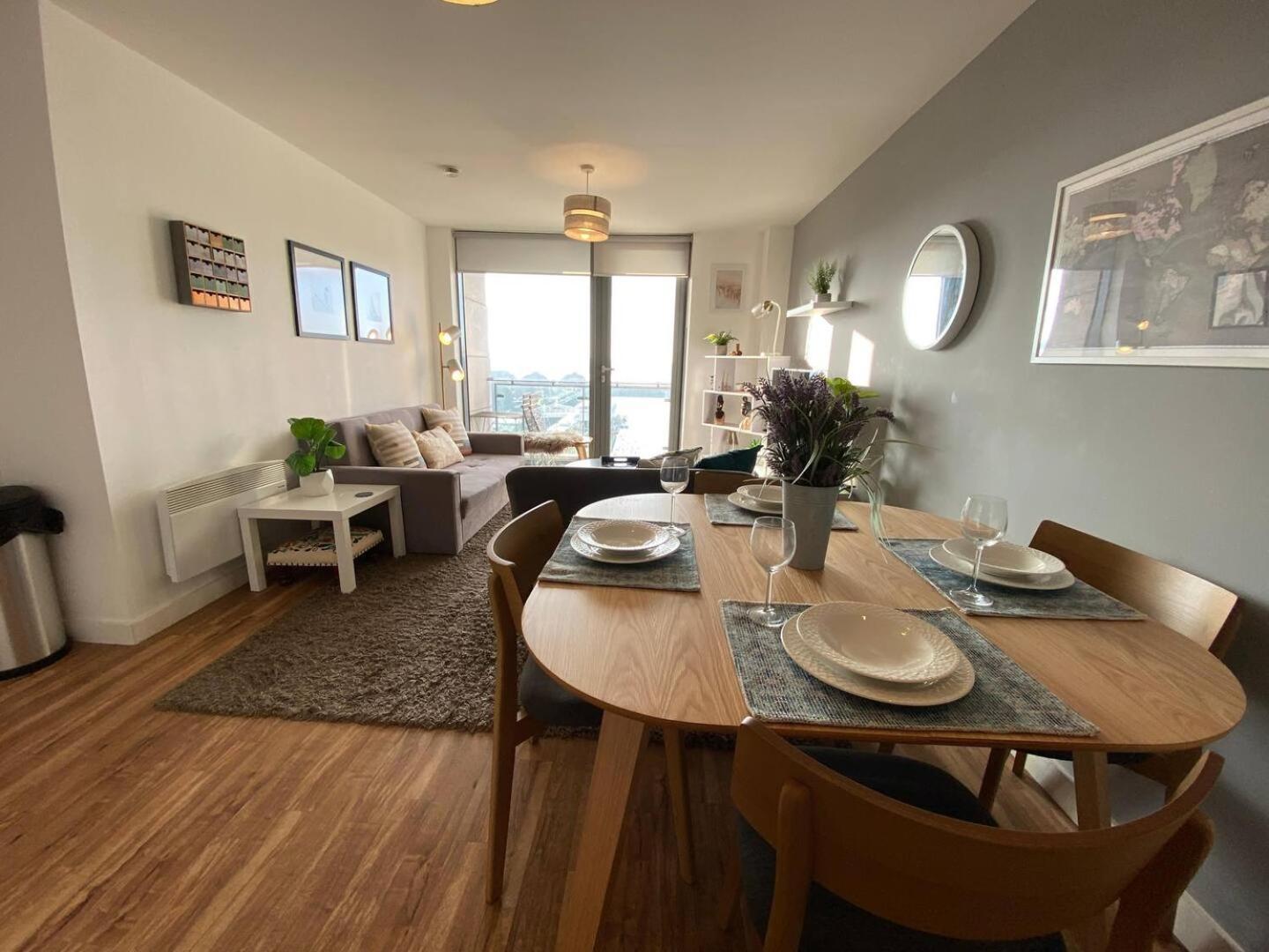 Stunning Mersey View Flat W Parking In Ливърпул Екстериор снимка