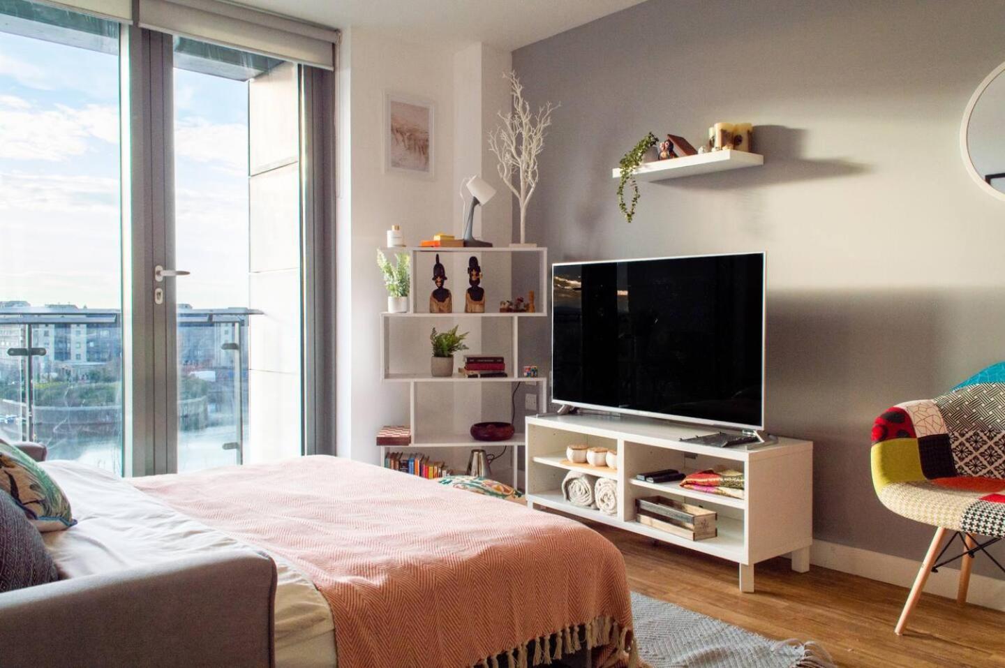 Stunning Mersey View Flat W Parking In Ливърпул Екстериор снимка