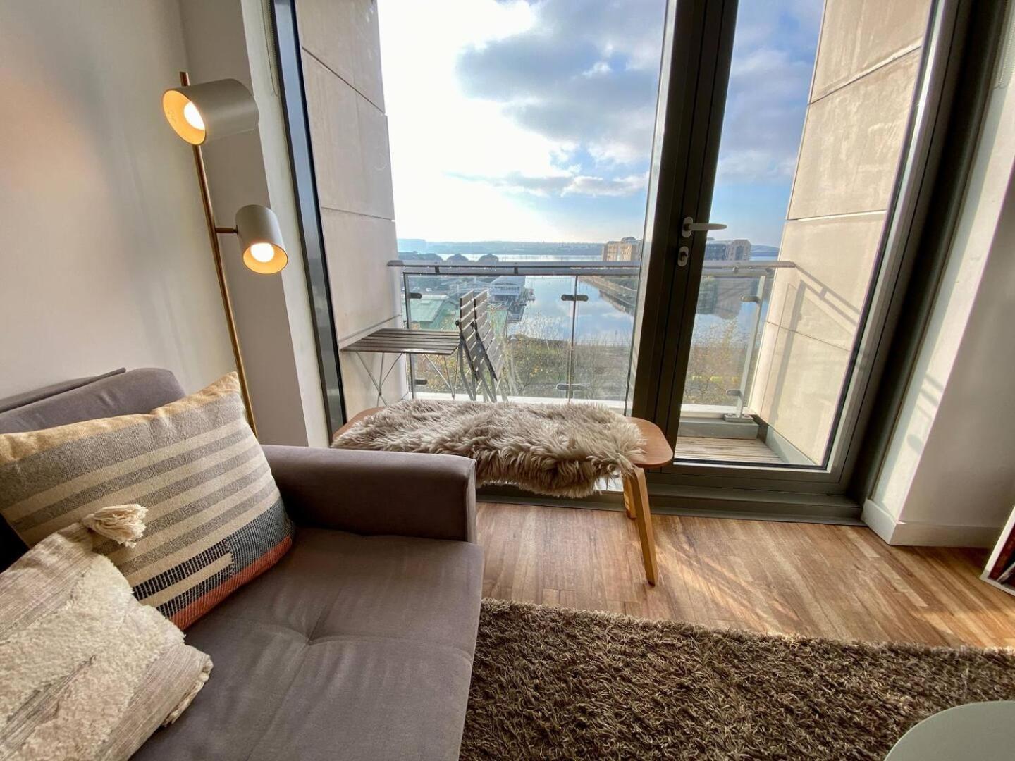 Stunning Mersey View Flat W Parking In Ливърпул Екстериор снимка