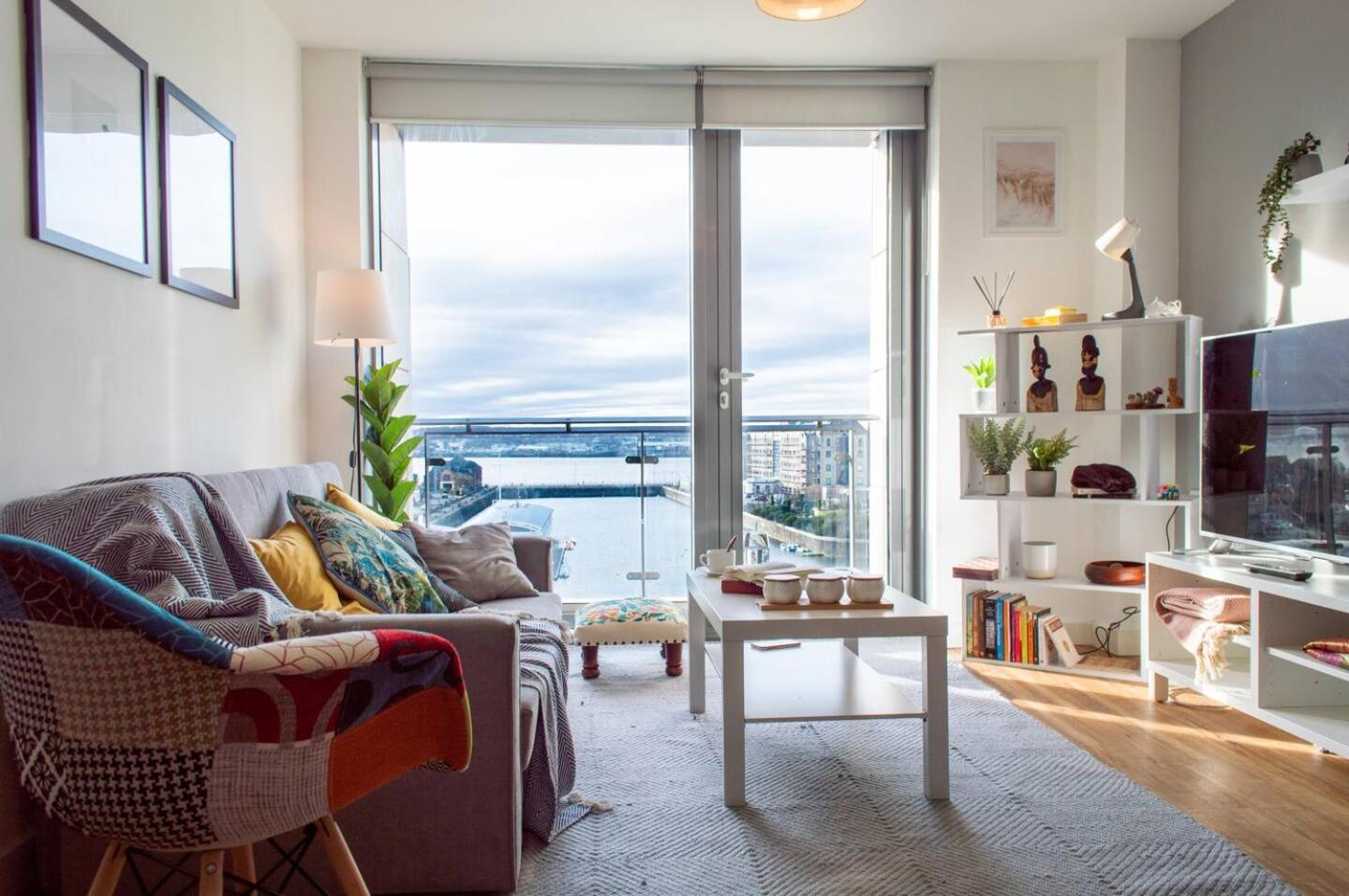 Stunning Mersey View Flat W Parking In Ливърпул Екстериор снимка